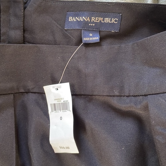 Black Banana Republic skirt, perfect for work/office etc - Picture 4 of 6